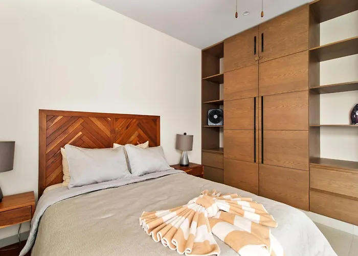 Bay With Access To The 7 Rooftop Pools *